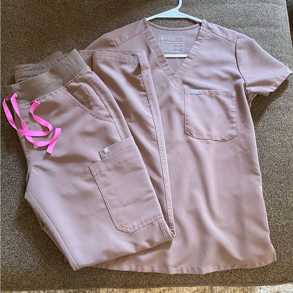 Figs Women's Top Taupe one pocket scrub